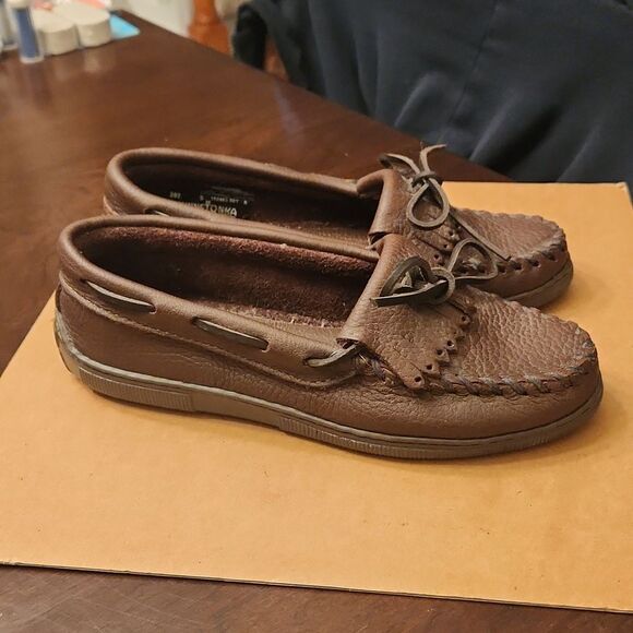 Minnetonka Women's Brown Leather Slip-on Moccasin Loafers Size 5 - Picture 1 of 8